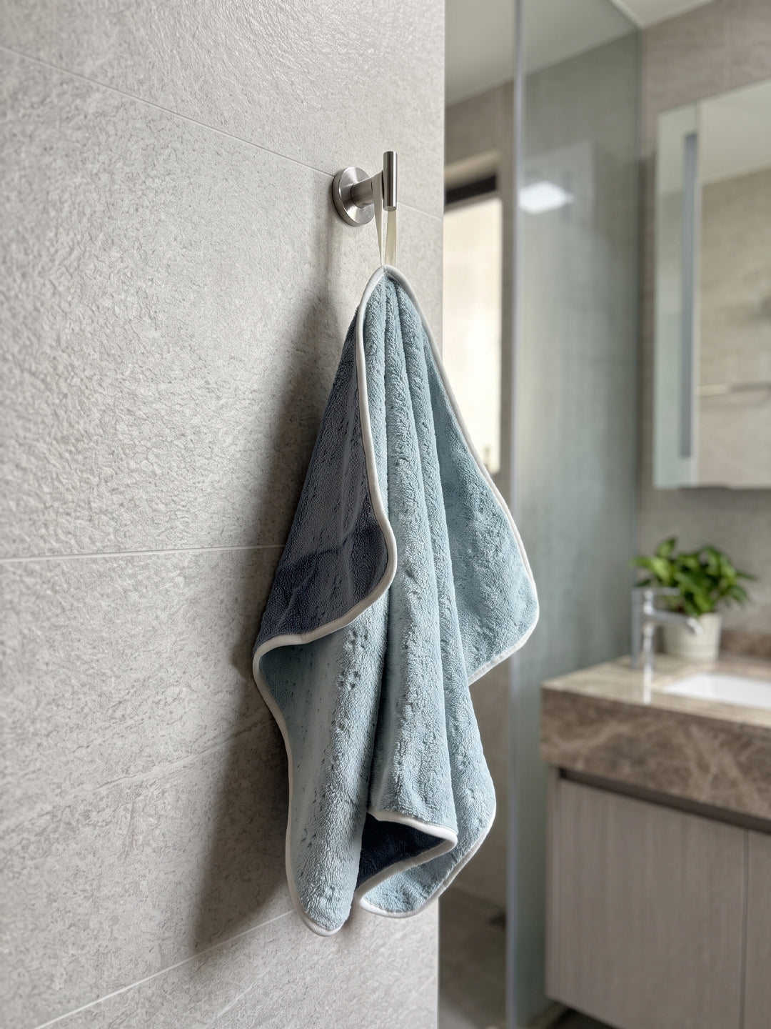 Reversible Microfiber Hand Towel (40x60 cm) | Super Soft & Ultra Absorbent | Quick Dry, Lightweight & Durable | Premium Hand Towel with Hanging Loop