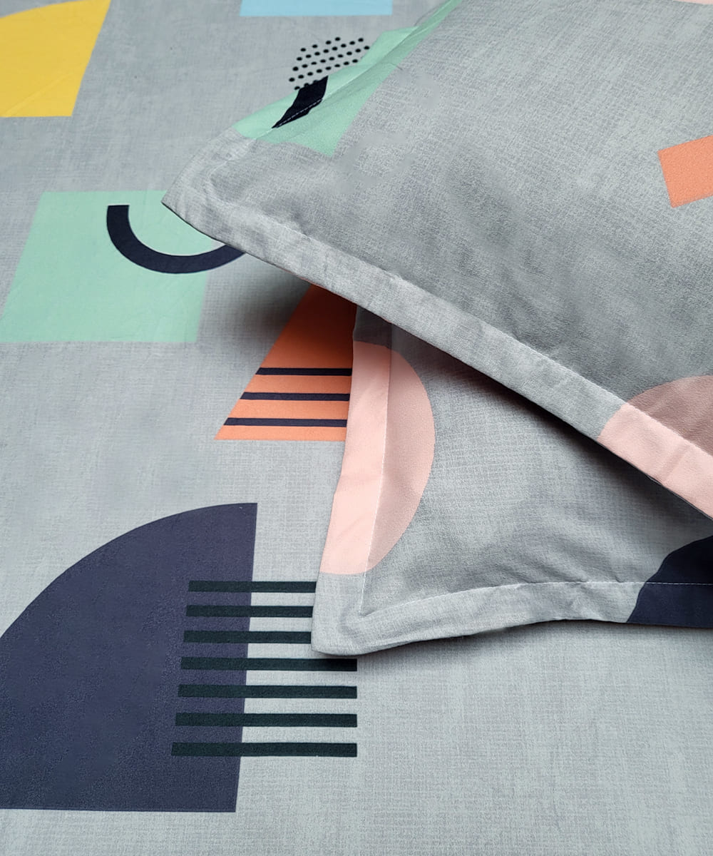 Retro Vibe Queen Fitted Bedsheet With 2 Pillow Covers