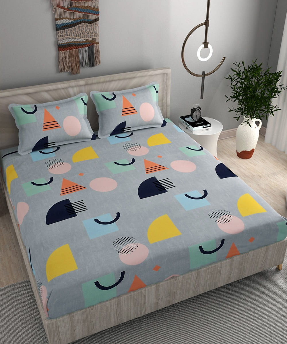 Retro Vibe Queen Fitted Bedsheet With 2 Pillow Covers