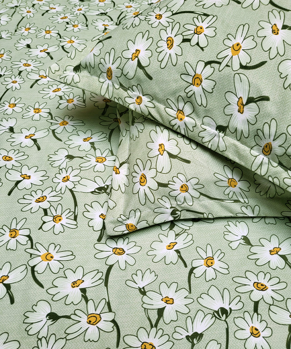 Mint Daisy Delight Flat Double Bedsheet With 2 Pillow Covers