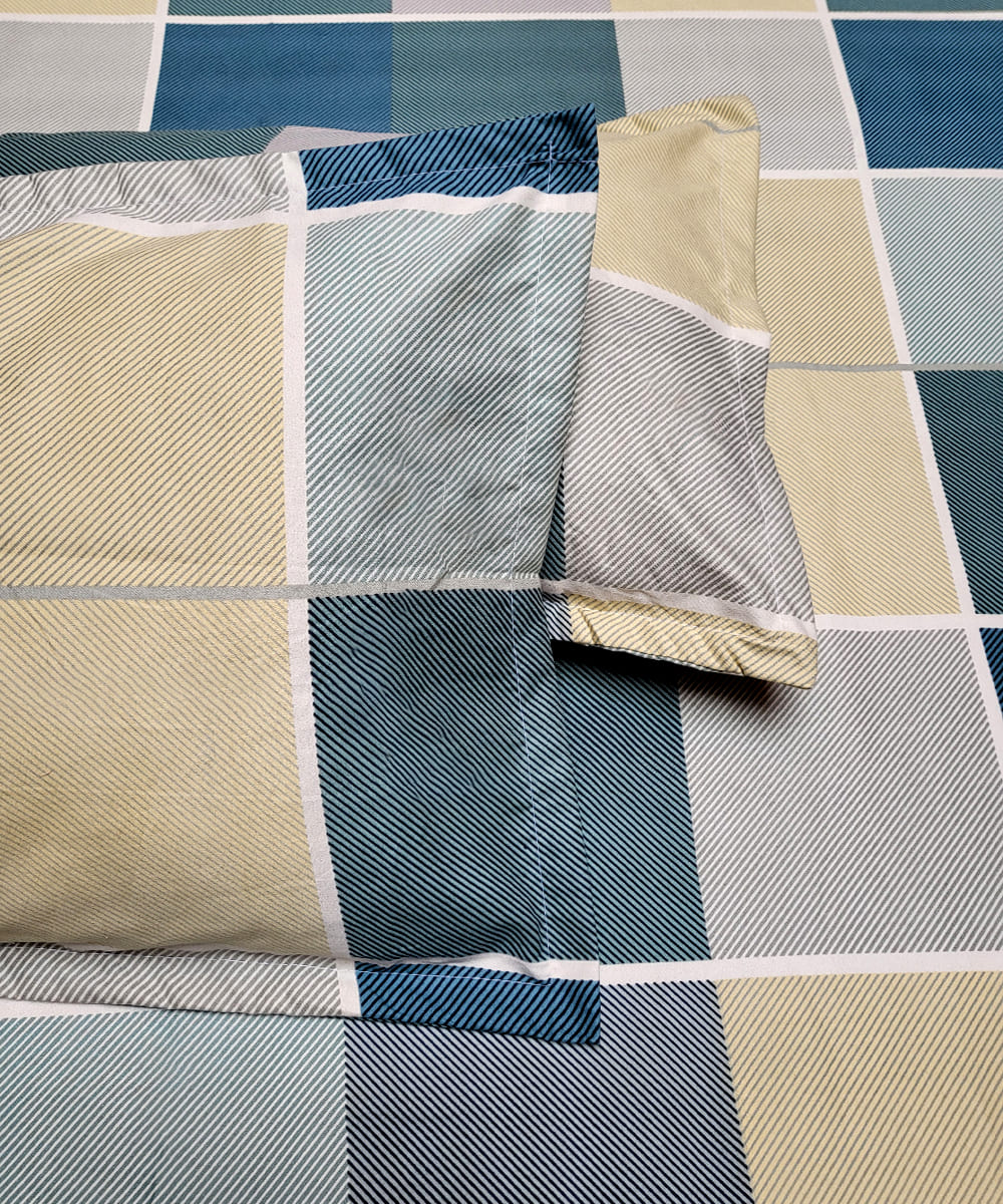 Ocean Grid Fitted Bedsheet With Pillow Cover