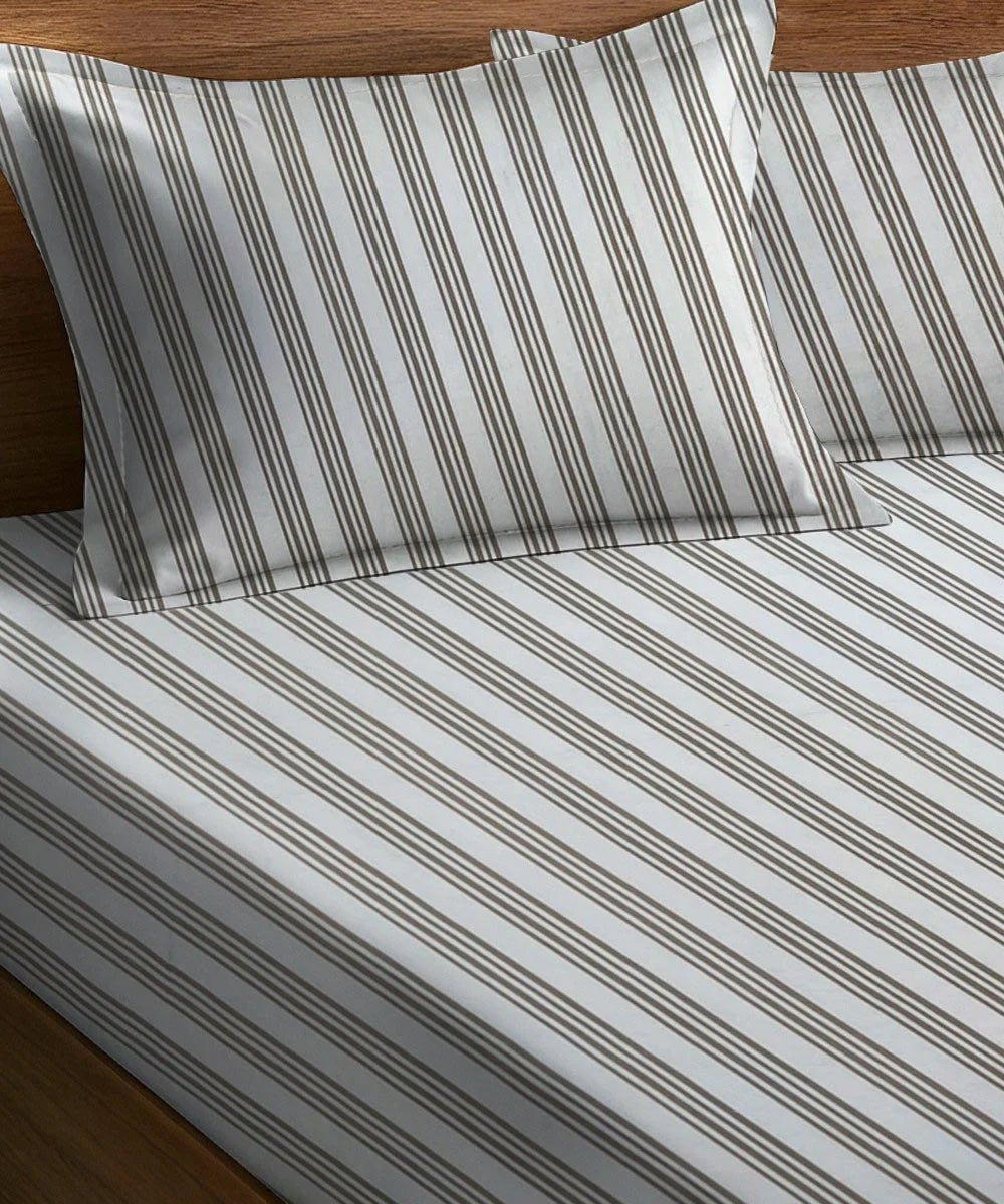 Nordic lines King Size Bedsheet With 2 Pillow Cover