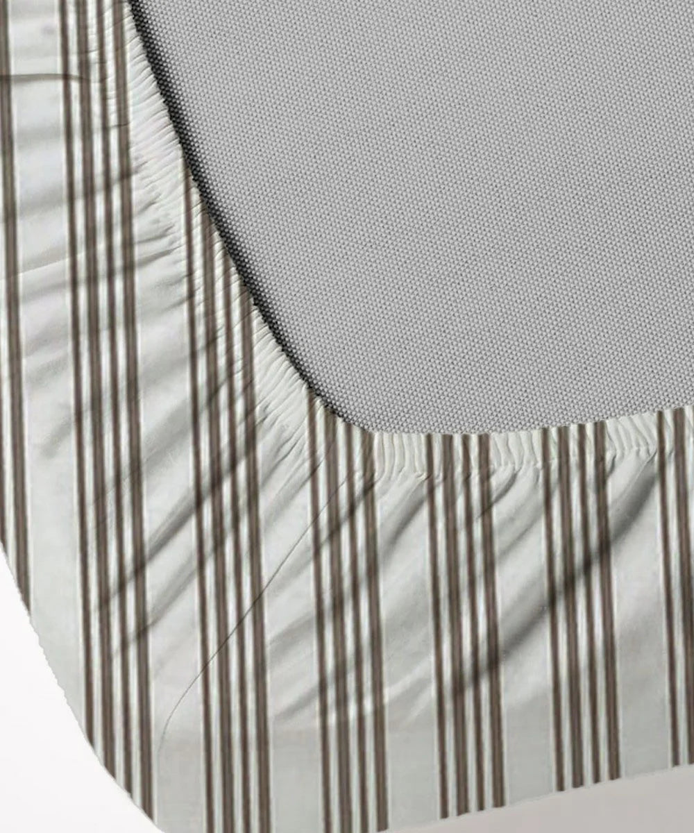 Nordic lines King Size Bedsheet With 2 Pillow Cover