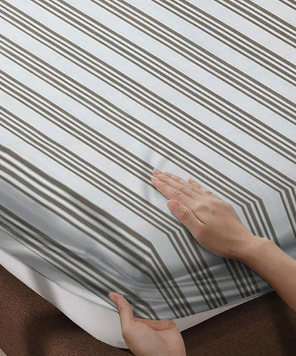 Nordic lines King Size Bedsheet With 2 Pillow Cover