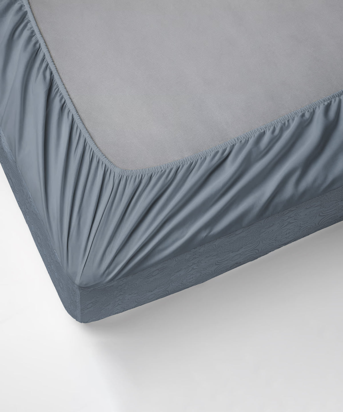 ultrasonic punched pattern mattress protector 