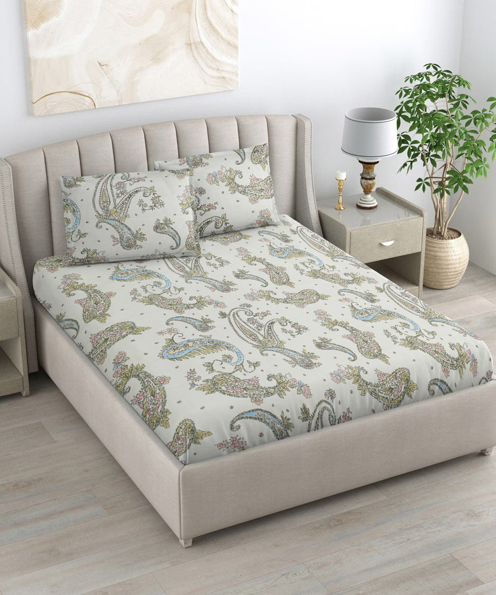 Pretty White Floral King Size Bedsheet With 2 Pillow Covers