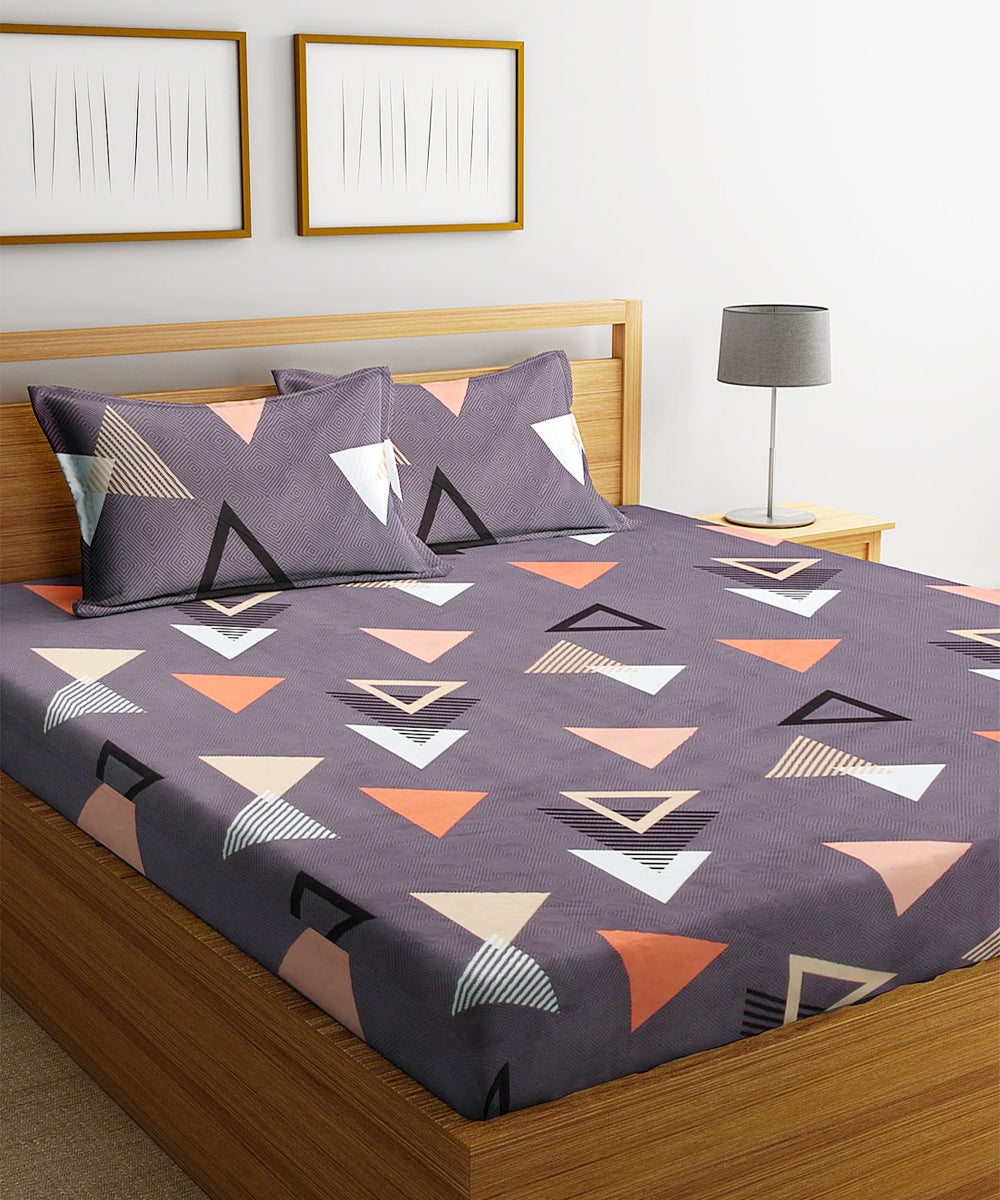 Triangles Super King Fitted Bedsheet With 2 Pillow Covers